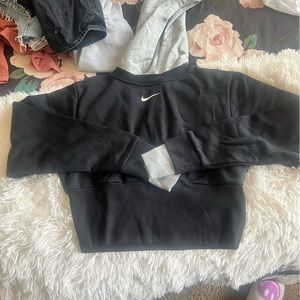 nike cropped hoodie